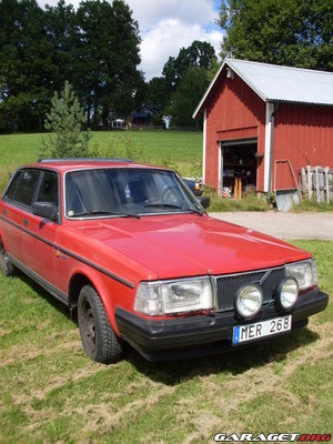 så ser min ut.. fast den är lite stripes och 9st extraljus.. och den har guldiga plåtfälgar med :D